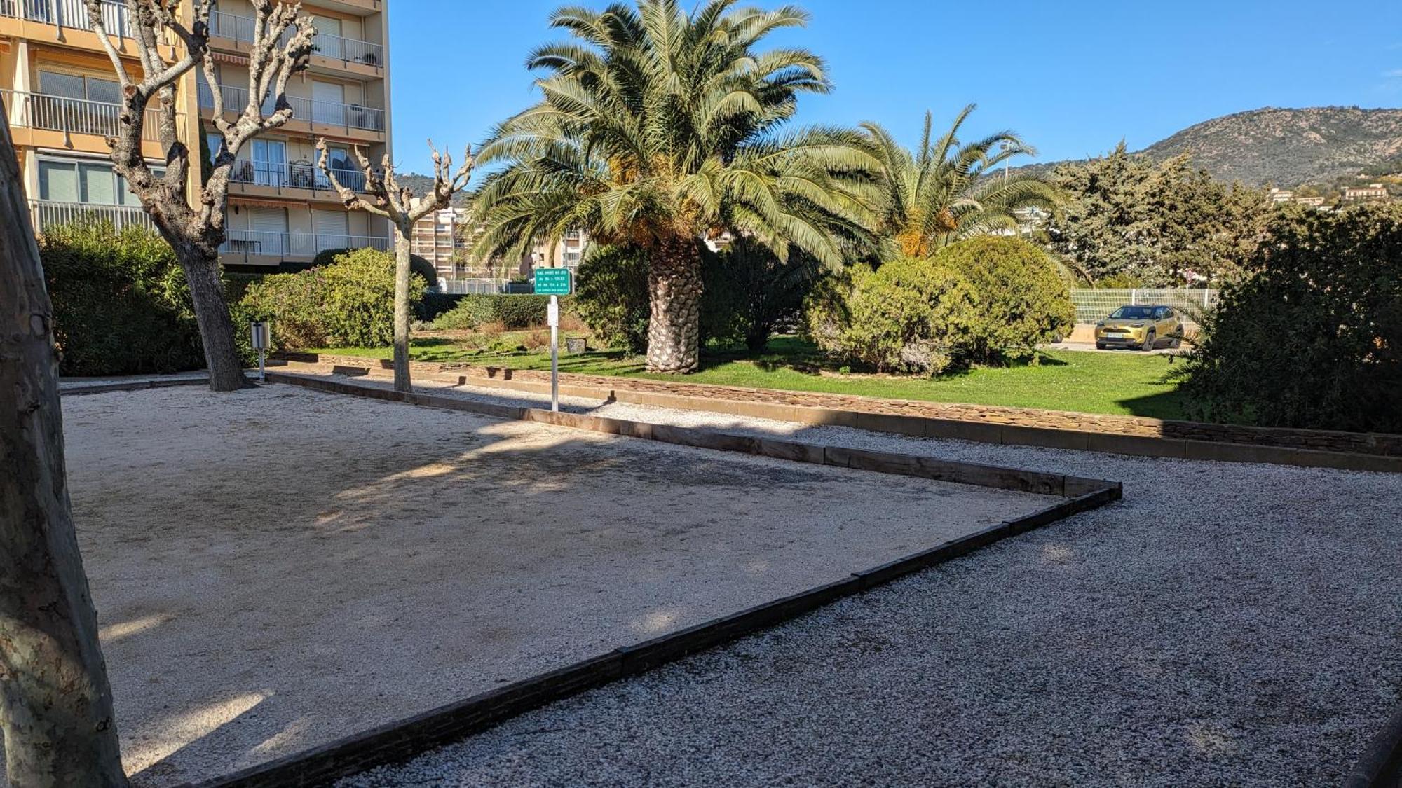 Studio Avec Coin Nuit, 100 M De La Mer Le Lavandou Εξωτερικό φωτογραφία